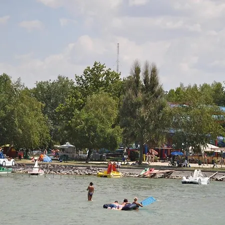 Happy Camp Mobile Homes In Village Aranypart 3* Siófok