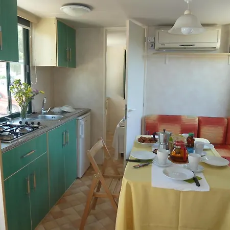 Happy Camp Mobile Homes In Village Aranypart 3*