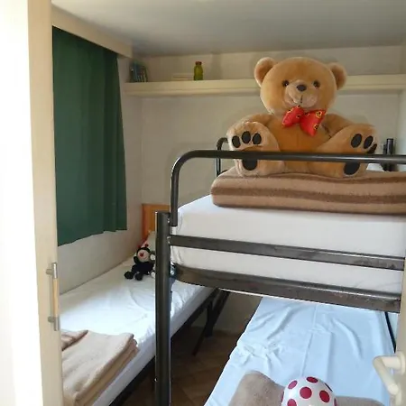 Happy Camp Mobile Homes In Village Aranypart 3*