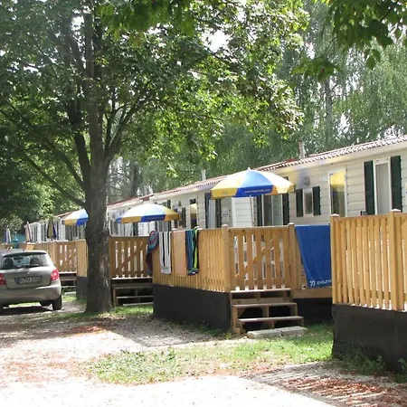 Happy Camp Mobile Homes In Village Aranypart Kemping 3*